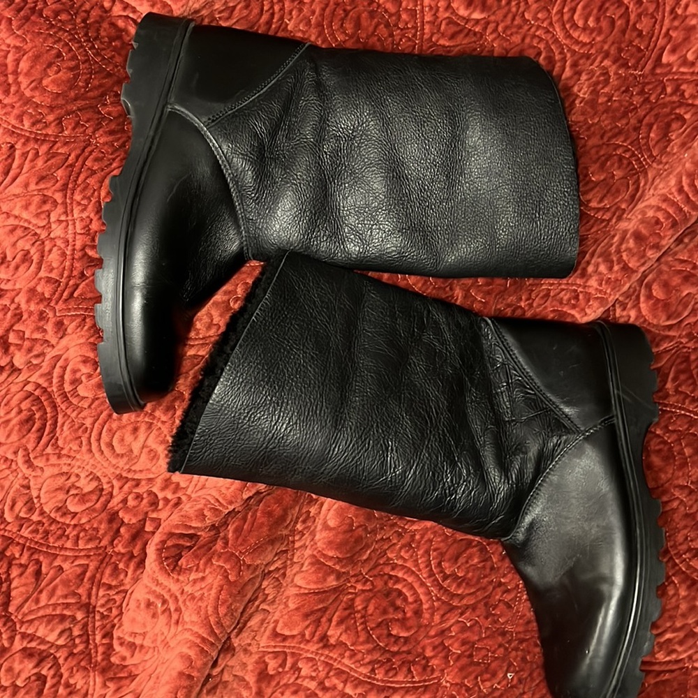 Black la Canadiannne winter walking boot black shearling  fold down or fold up